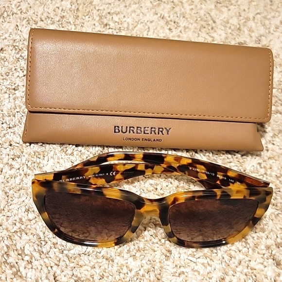 BURBERRY SUNGLASSES